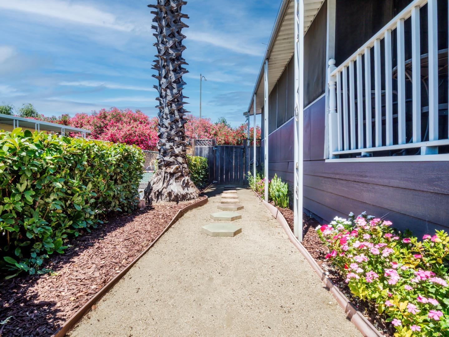 Detail Gallery Image 2 of 28 For 200 Ford Rd #7,  San Jose,  CA 95138 - 3 Beds | 2 Baths