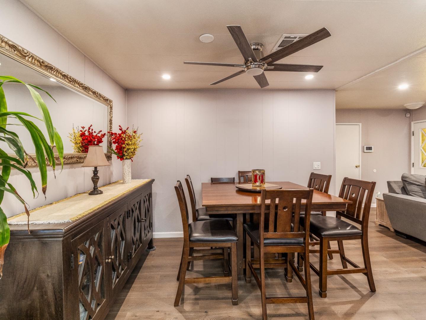 Detail Gallery Image 7 of 28 For 200 Ford Rd #7,  San Jose,  CA 95138 - 3 Beds | 2 Baths