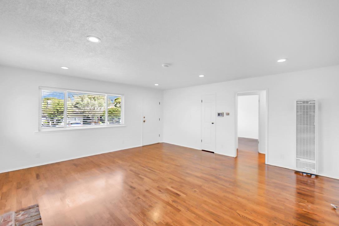 Detail Gallery Image 16 of 22 For 123 Surfside Ave, Santa Cruz,  CA 95060 - 2 Beds | 1 Baths