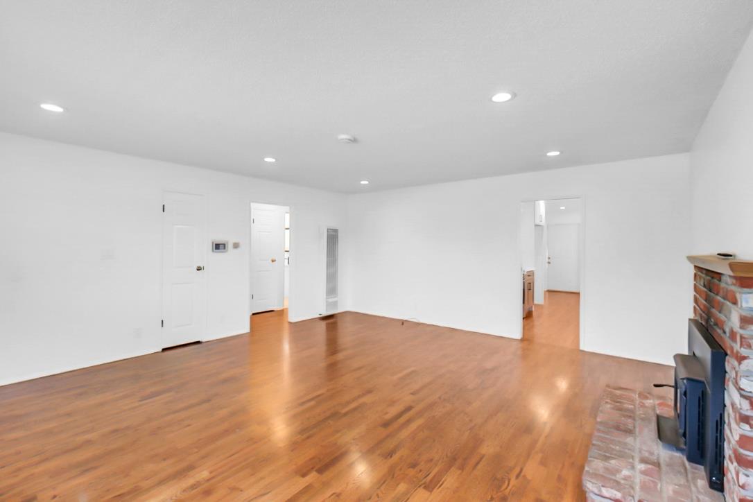Detail Gallery Image 17 of 22 For 123 Surfside Ave, Santa Cruz,  CA 95060 - 2 Beds | 1 Baths