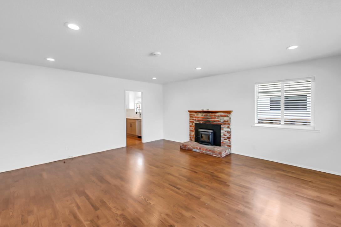 Detail Gallery Image 18 of 22 For 123 Surfside Ave, Santa Cruz,  CA 95060 - 2 Beds | 1 Baths