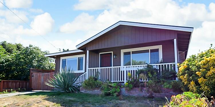 Detail Gallery Image 2 of 22 For 123 Surfside Ave, Santa Cruz,  CA 95060 - 2 Beds | 1 Baths