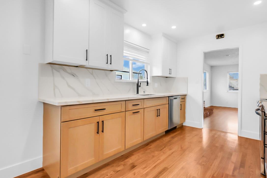 Detail Gallery Image 6 of 22 For 123 Surfside Ave, Santa Cruz,  CA 95060 - 2 Beds | 1 Baths
