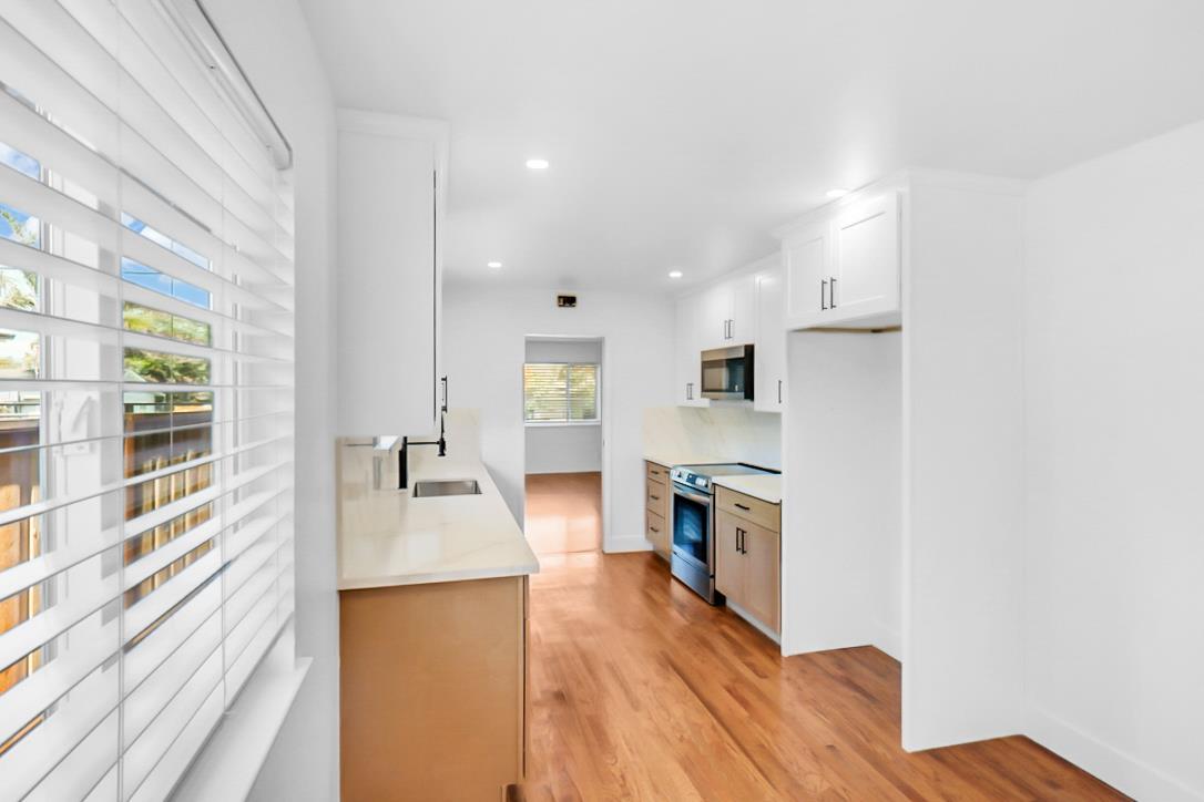 Detail Gallery Image 7 of 22 For 123 Surfside Ave, Santa Cruz,  CA 95060 - 2 Beds | 1 Baths