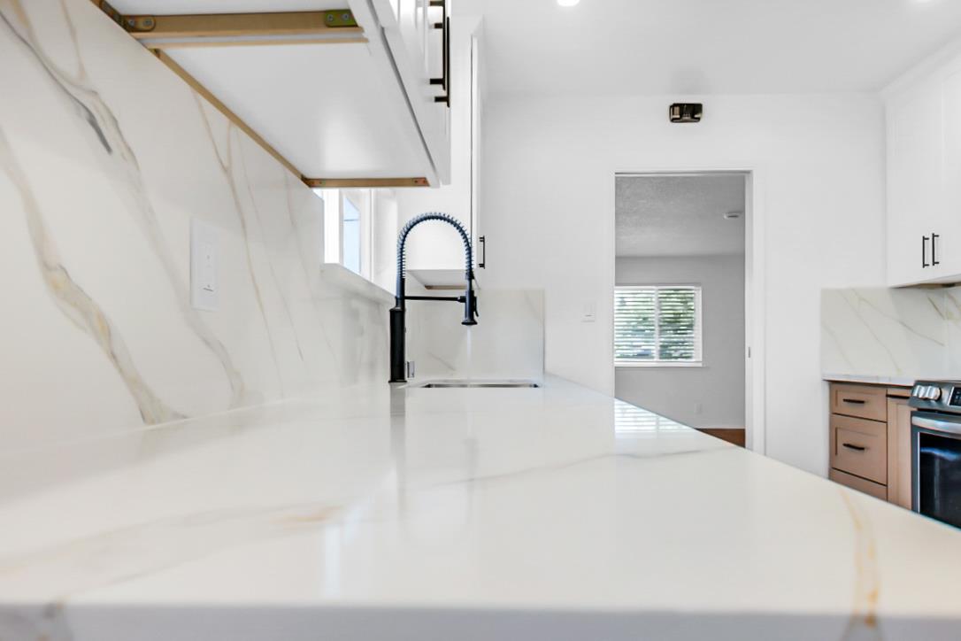 Detail Gallery Image 8 of 22 For 123 Surfside Ave, Santa Cruz,  CA 95060 - 2 Beds | 1 Baths