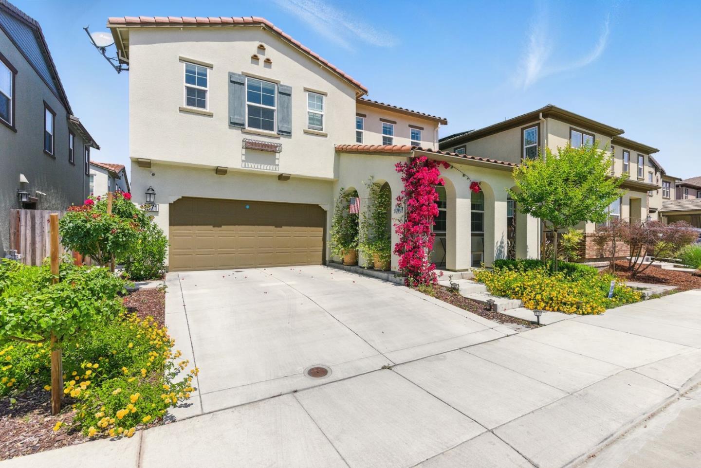 Detail Gallery Image 2 of 30 For 1571 Castlewood Pl, Gilroy,  CA 95020 - 4 Beds | 3 Baths
