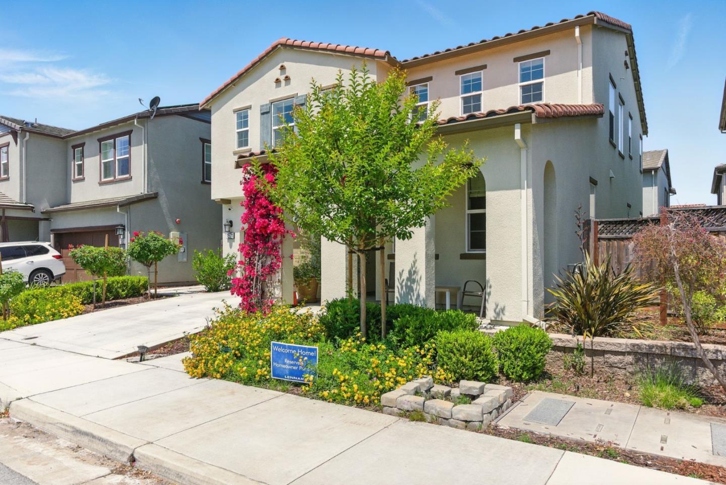 Detail Gallery Image 4 of 30 For 1571 Castlewood Pl, Gilroy,  CA 95020 - 4 Beds | 3 Baths