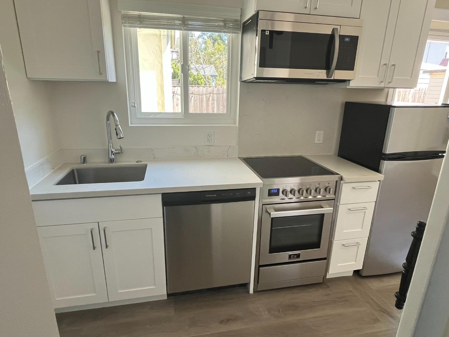 Detail Gallery Image 2 of 12 For 1906 Palm Ave #B,  San Mateo,  CA 94403 - 0 Beds | 1 Baths