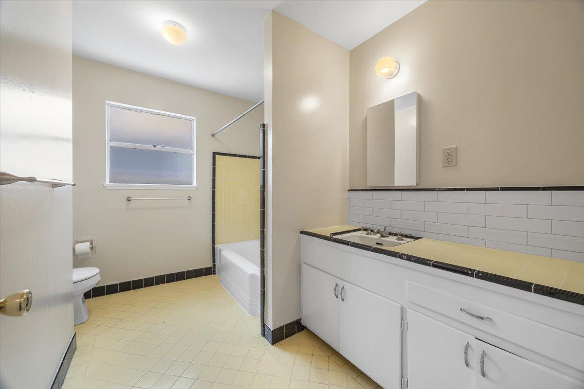Detail Gallery Image 10 of 19 For 440 Rutherford Ave, Redwood City,  CA 94061 - 3 Beds | 1 Baths