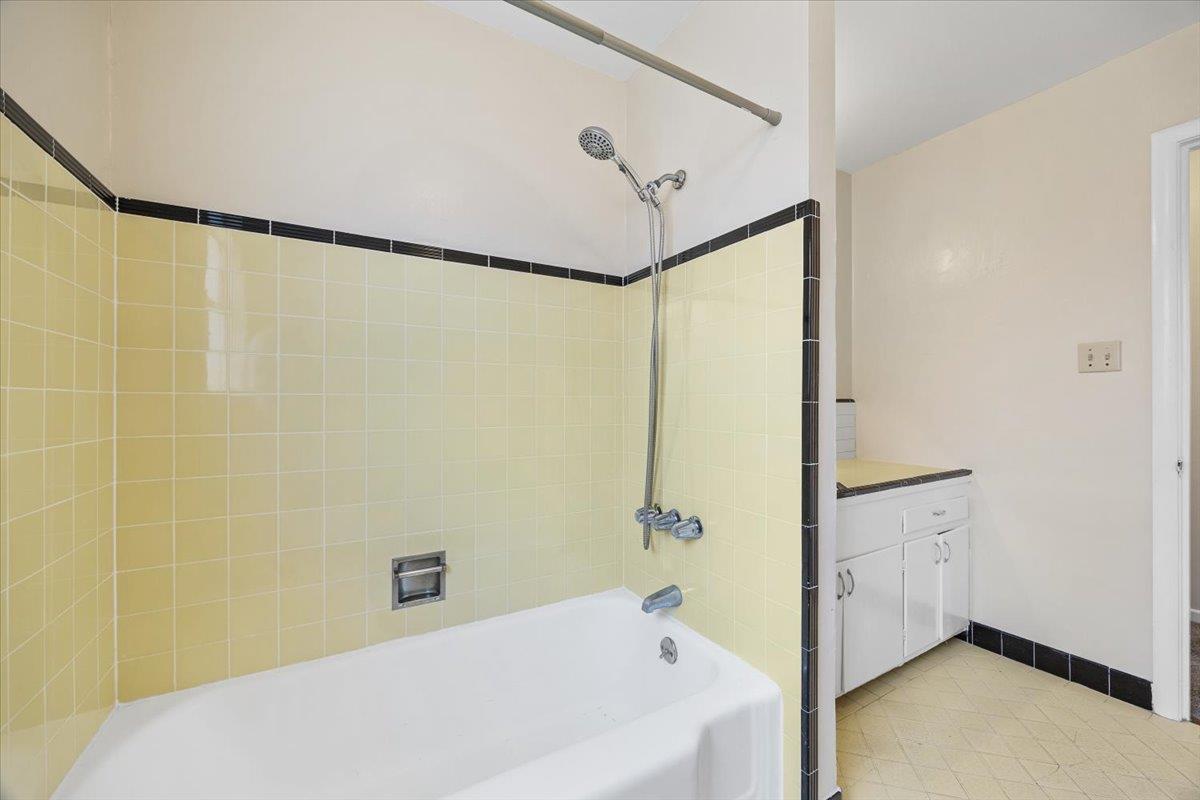 Detail Gallery Image 11 of 19 For 440 Rutherford Ave, Redwood City,  CA 94061 - 3 Beds | 1 Baths