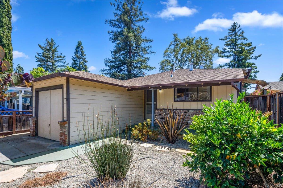 Detail Gallery Image 2 of 19 For 440 Rutherford Ave, Redwood City,  CA 94061 - 3 Beds | 1 Baths
