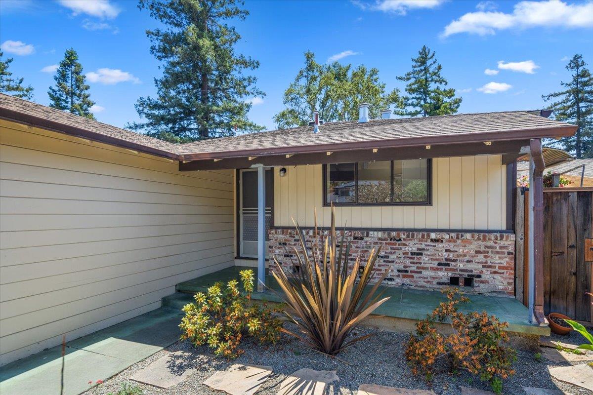 Detail Gallery Image 3 of 19 For 440 Rutherford Ave, Redwood City,  CA 94061 - 3 Beds | 1 Baths