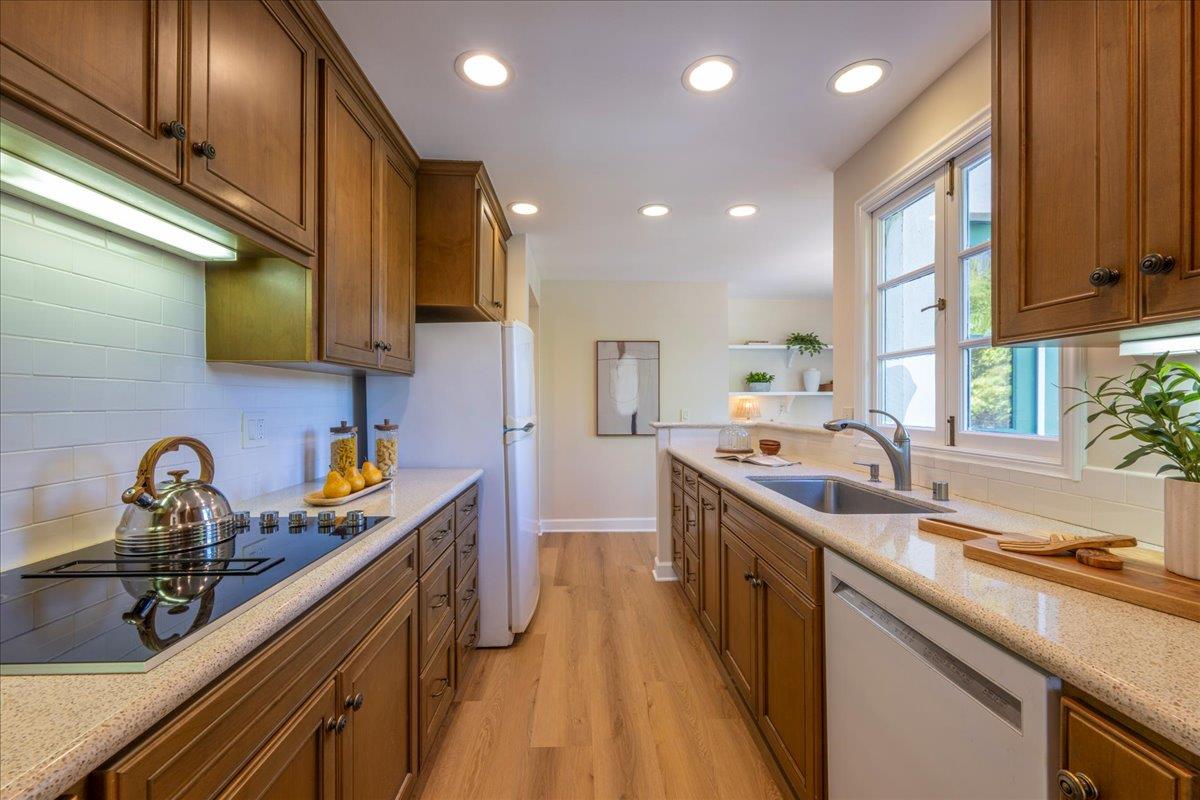 Detail Gallery Image 14 of 32 For 111 W 3rd Ave #306,  San Mateo,  CA 94402 - 2 Beds | 2 Baths