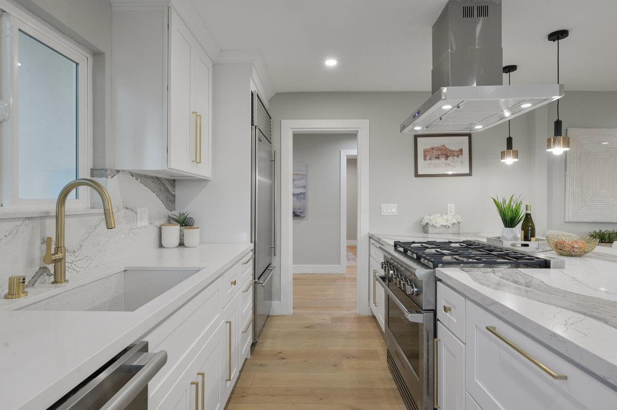 Detail Gallery Image 14 of 41 For 1560 Alturas Dr, Burlingame,  CA 94010 - 4 Beds | 3 Baths