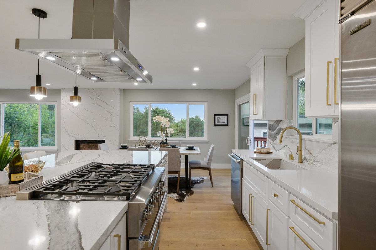 Detail Gallery Image 15 of 41 For 1560 Alturas Dr, Burlingame,  CA 94010 - 4 Beds | 3 Baths