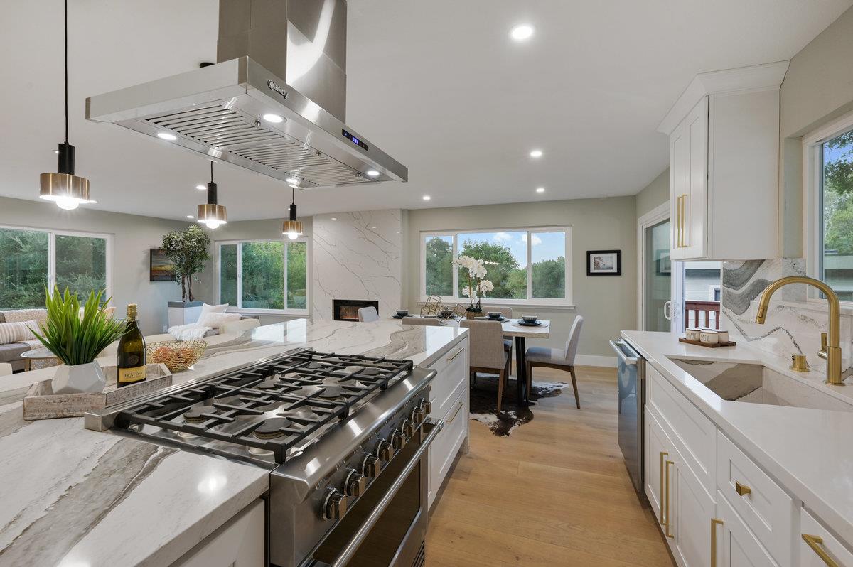 Detail Gallery Image 16 of 41 For 1560 Alturas Dr, Burlingame,  CA 94010 - 4 Beds | 3 Baths