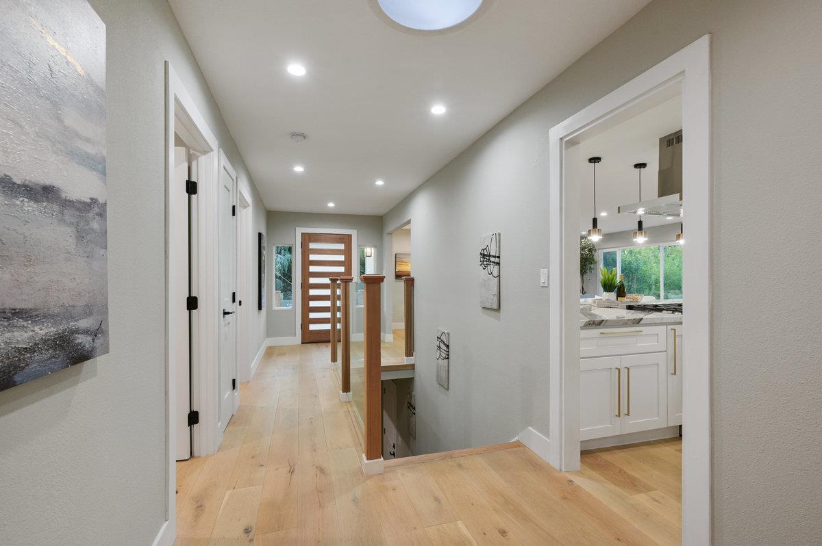 Detail Gallery Image 17 of 41 For 1560 Alturas Dr, Burlingame,  CA 94010 - 4 Beds | 3 Baths