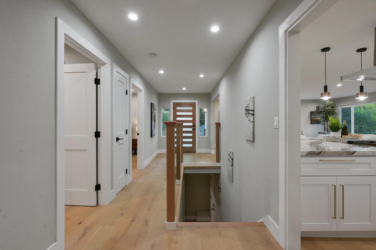 Detail Gallery Image 18 of 41 For 1560 Alturas Dr, Burlingame,  CA 94010 - 4 Beds | 3 Baths
