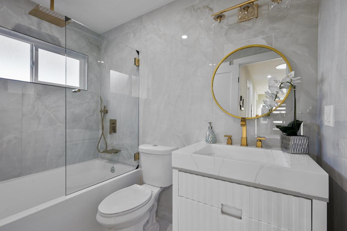 Detail Gallery Image 26 of 41 For 1560 Alturas Dr, Burlingame,  CA 94010 - 4 Beds | 3 Baths