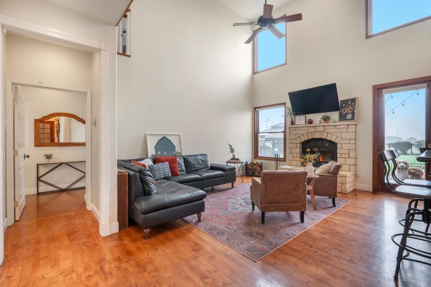 Detail Gallery Image 10 of 54 For 2760 Leavesley Rd, Gilroy,  CA 95020 - 5 Beds | 3/1 Baths