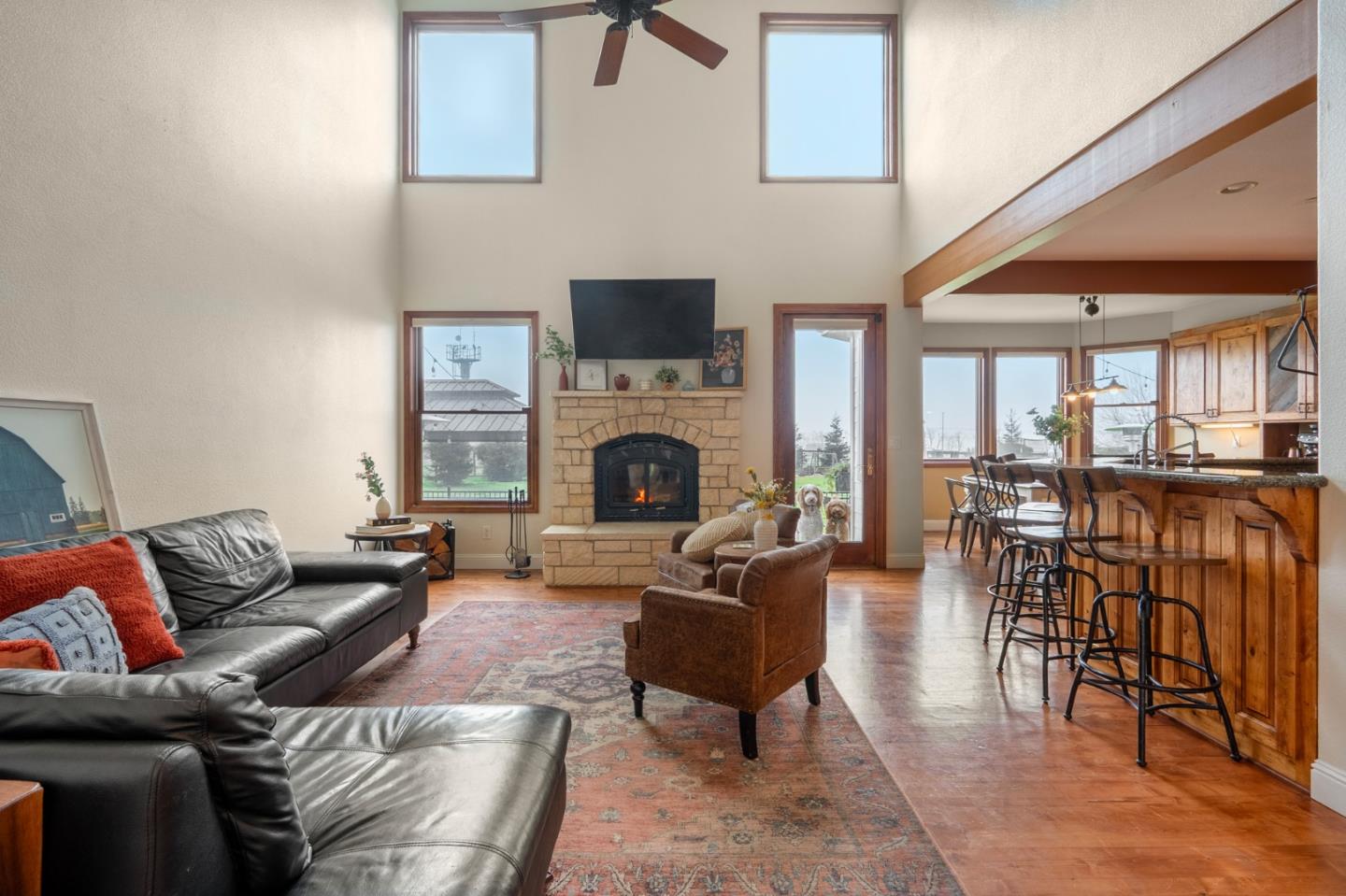 Detail Gallery Image 3 of 54 For 2760 Leavesley Rd, Gilroy,  CA 95020 - 5 Beds | 3/1 Baths