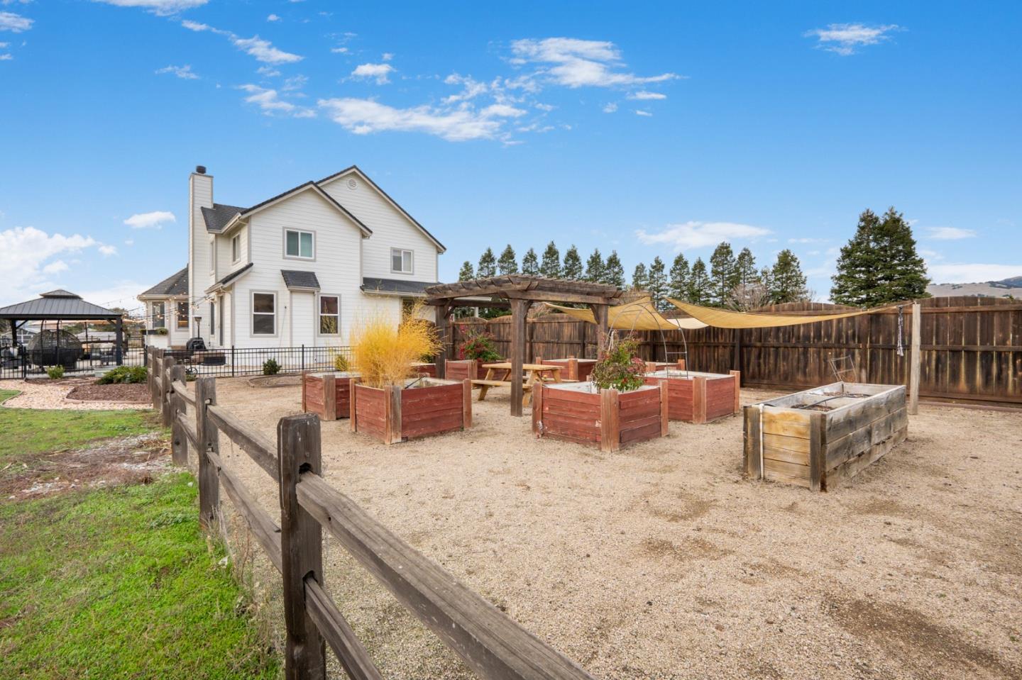 Detail Gallery Image 37 of 54 For 2760 Leavesley Rd, Gilroy,  CA 95020 - 5 Beds | 3/1 Baths