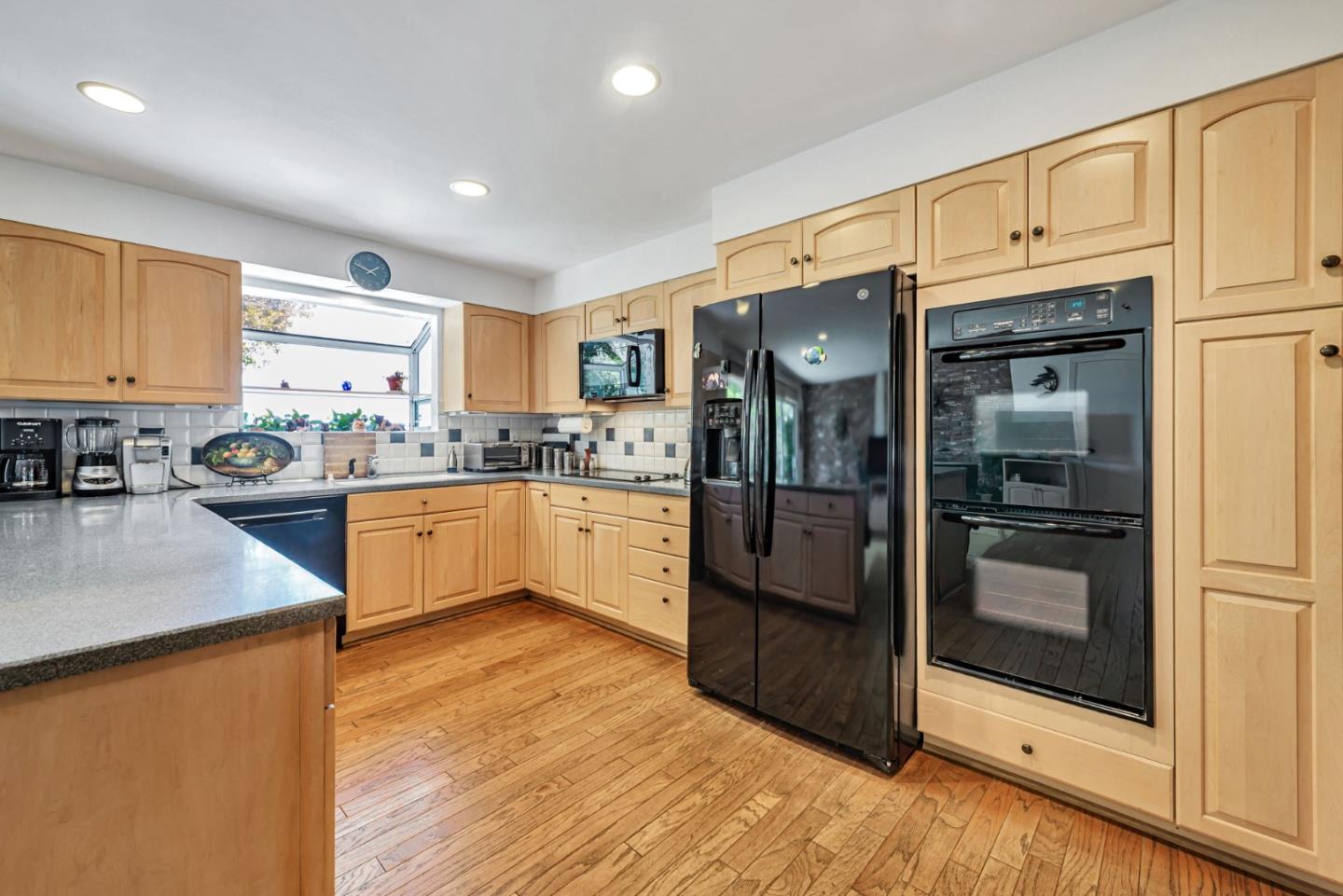 Detail Gallery Image 16 of 33 For 495 Summit Springs Rd, Woodside,  CA 94062 - 6 Beds | 3/1 Baths