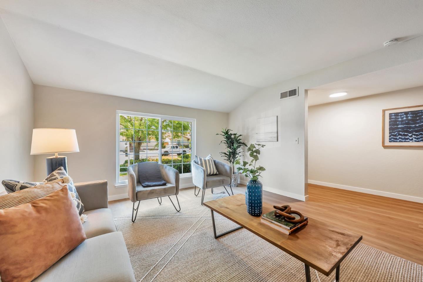 Detail Gallery Image 5 of 35 For 411 Royale Park Dr, San Jose,  CA 95136 - 4 Beds | 2 Baths