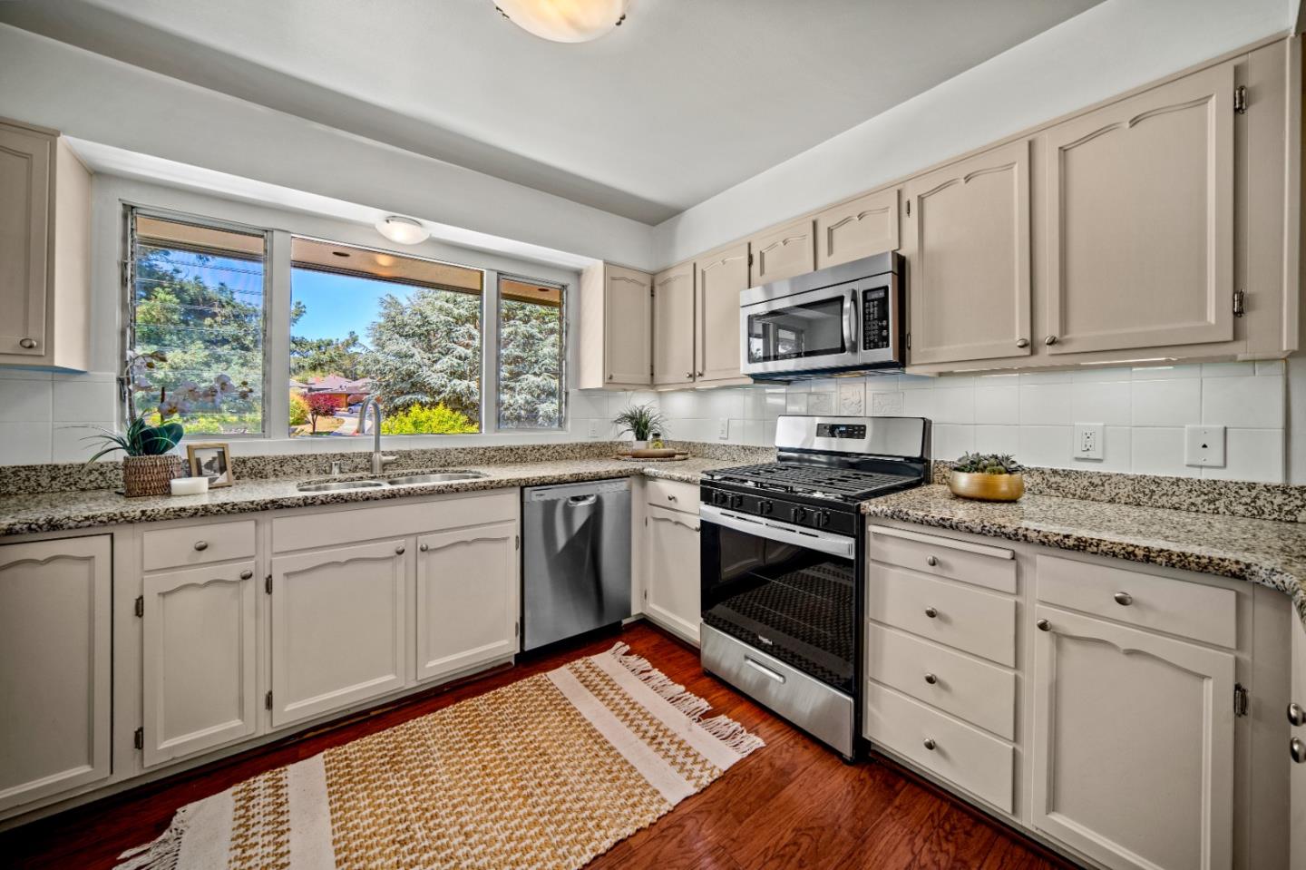 Detail Gallery Image 10 of 53 For 125 Del Mesa Carmel, Carmel,  CA 93923 - 1 Beds | 1 Baths