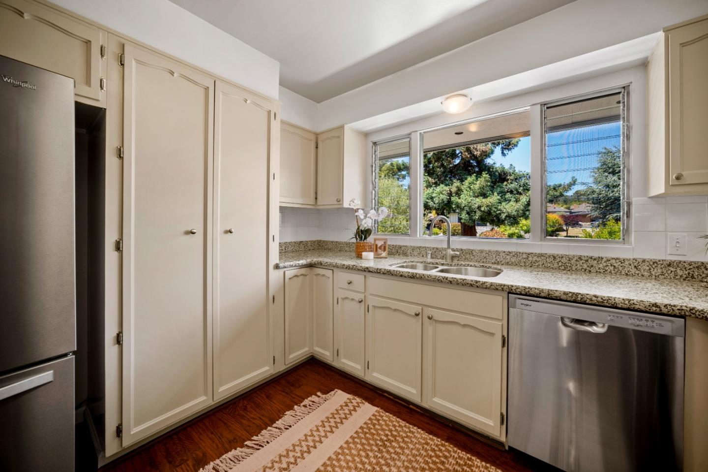 Detail Gallery Image 13 of 53 For 125 Del Mesa Carmel, Carmel,  CA 93923 - 1 Beds | 1 Baths