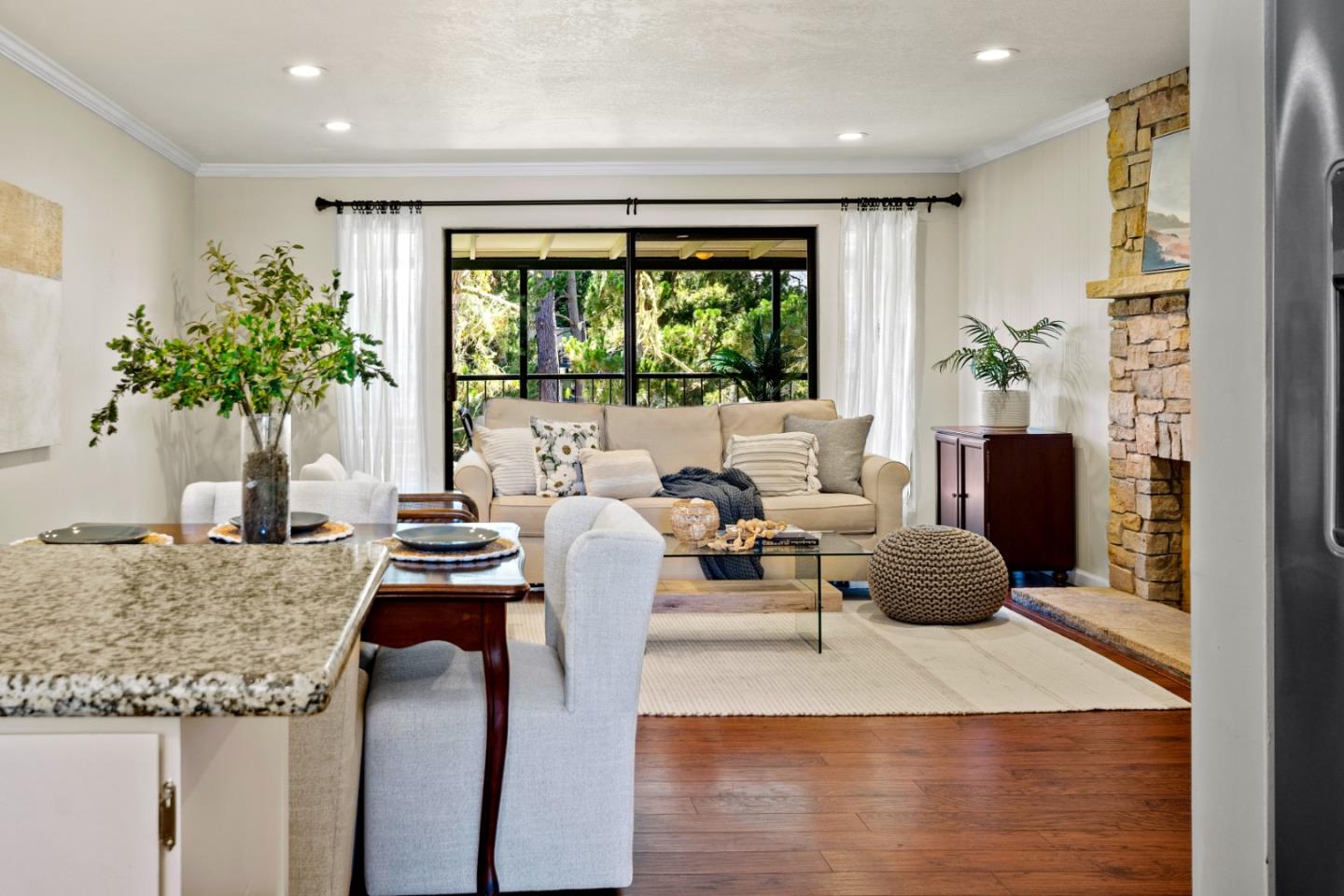 Detail Gallery Image 15 of 53 For 125 Del Mesa Carmel, Carmel,  CA 93923 - 1 Beds | 1 Baths