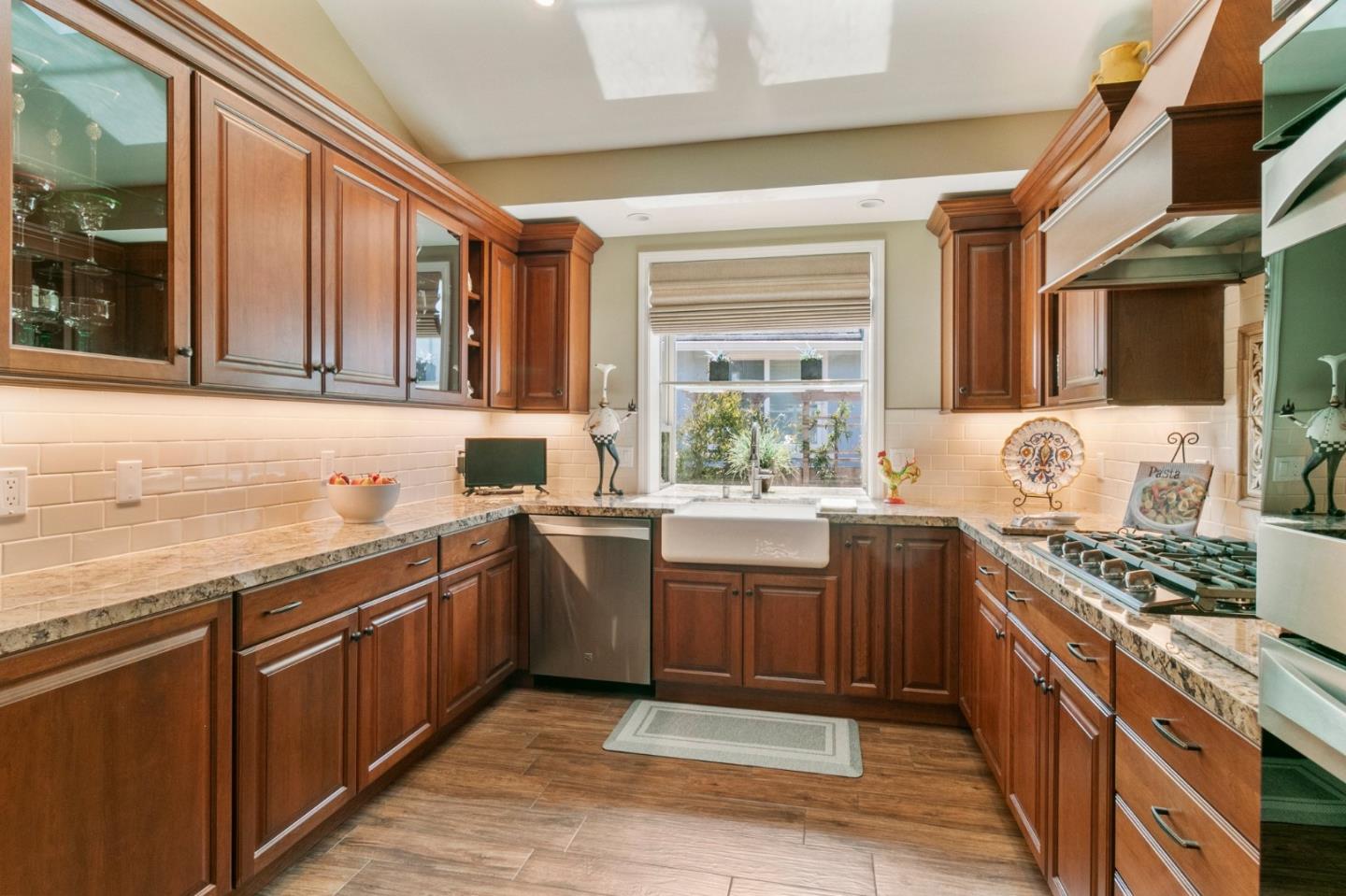 Detail Gallery Image 24 of 65 For 141 Knoll Cir, South San Francisco,  CA 94080 - 3 Beds | 2 Baths
