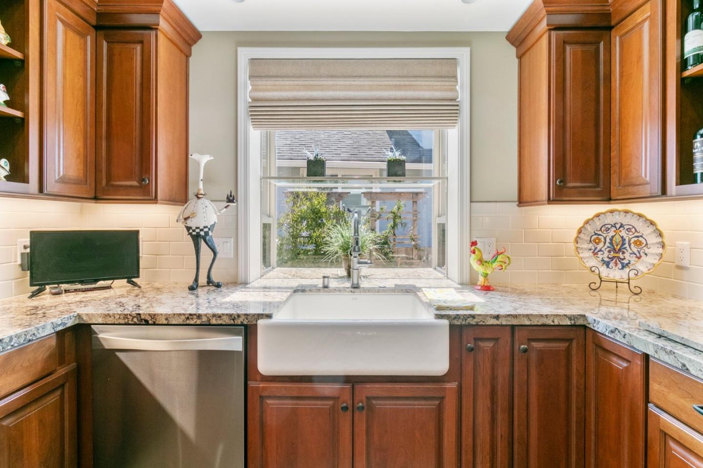 Detail Gallery Image 25 of 65 For 141 Knoll Cir, South San Francisco,  CA 94080 - 3 Beds | 2 Baths