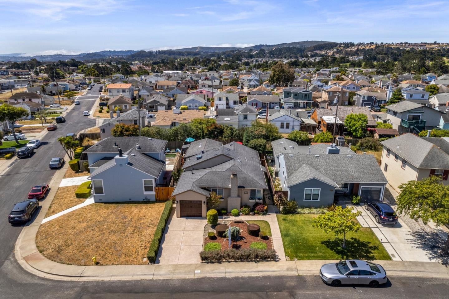 Detail Gallery Image 54 of 65 For 141 Knoll Cir, South San Francisco,  CA 94080 - 3 Beds | 2 Baths