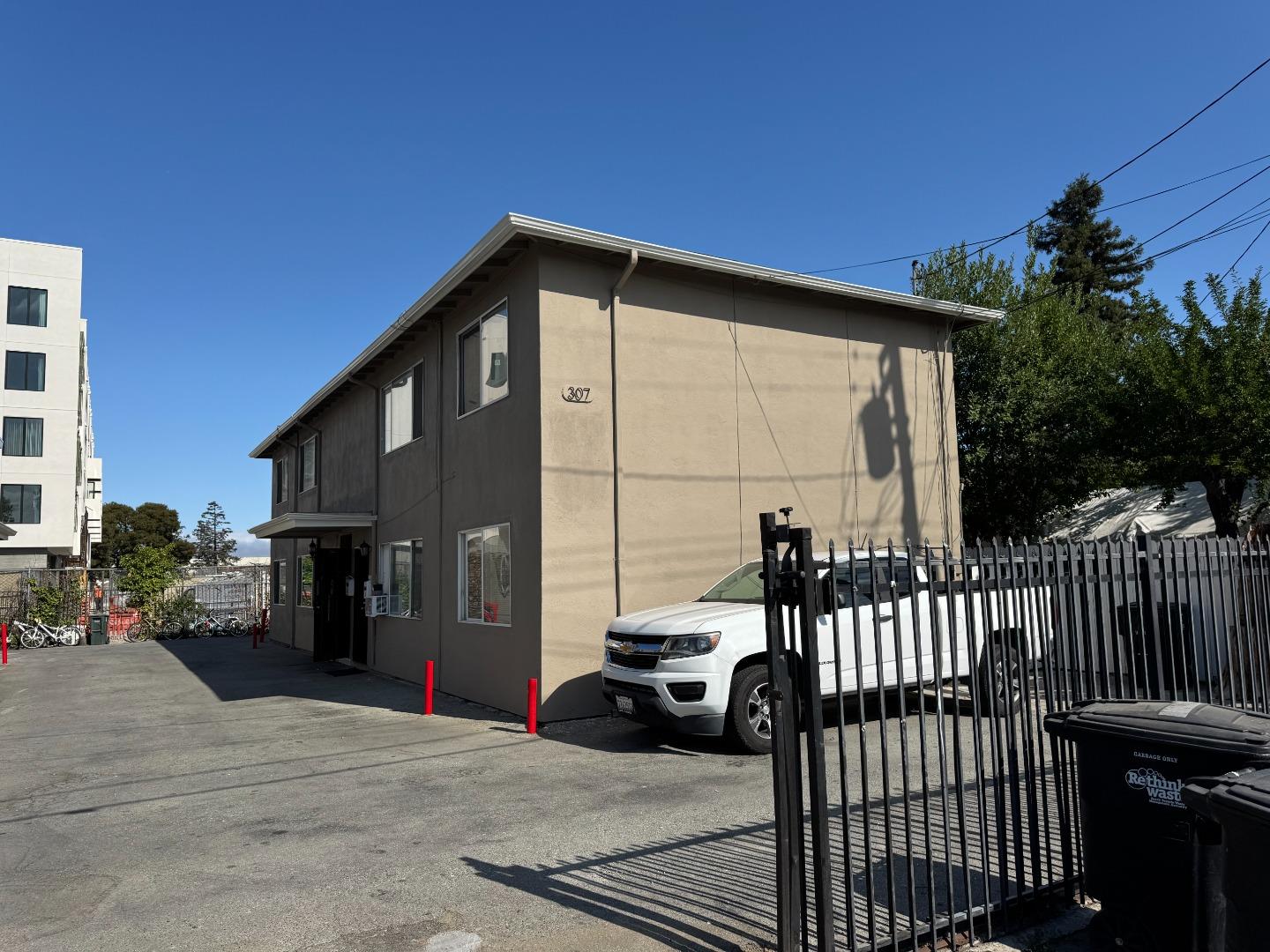 Detail Gallery Image 2 of 10 For 307 Pacific Ave, Redwood City,  CA 94063 - – Beds | – Baths