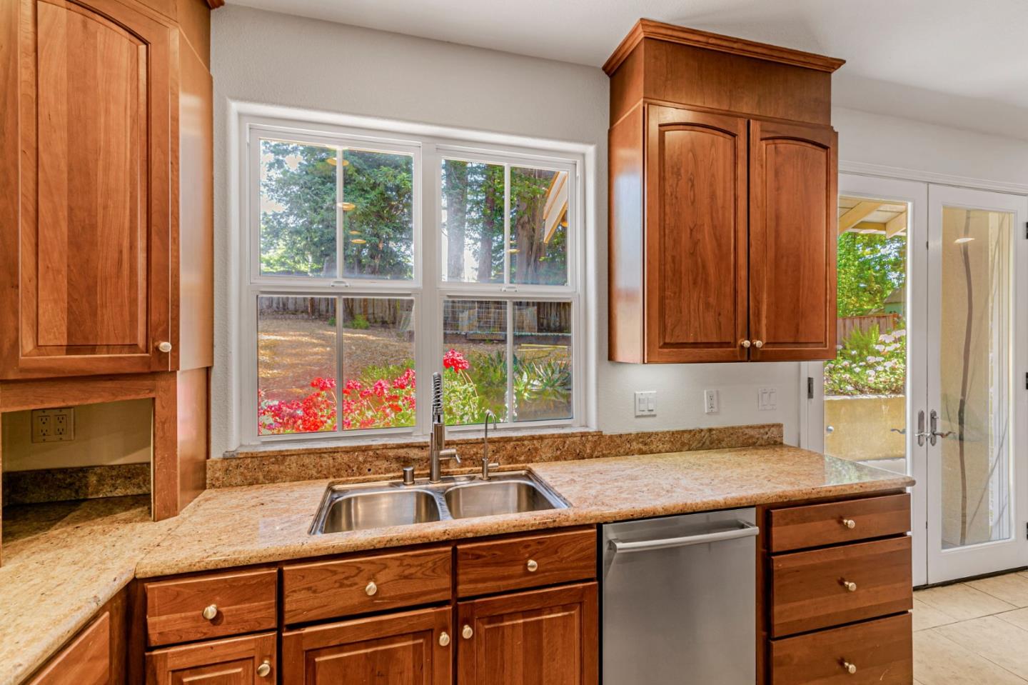 Detail Gallery Image 20 of 62 For 228 N Navarra Dr, Scotts Valley,  CA 95066 - 4 Beds | 3 Baths