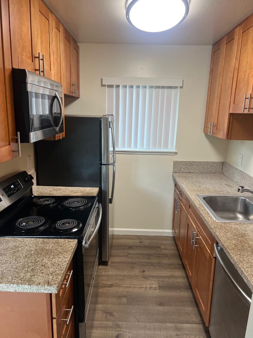 Detail Gallery Image 2 of 11 For 1580 Higgins Way #6,  Pacifica,  CA 94044 - 1 Beds | 1 Baths
