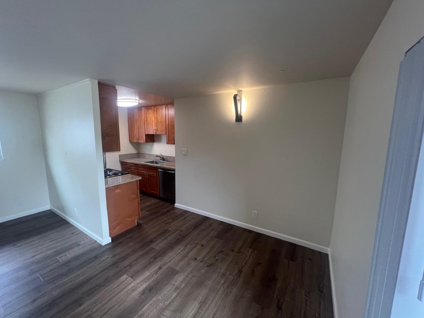 Detail Gallery Image 3 of 11 For 1580 Higgins Way #6,  Pacifica,  CA 94044 - 1 Beds | 1 Baths