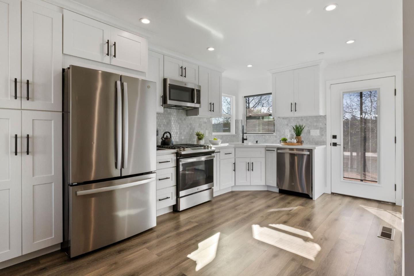 Detail Gallery Image 12 of 45 For 19087 Mayberry Dr, Castro Valley,  CA 94546 - 3 Beds | 2 Baths