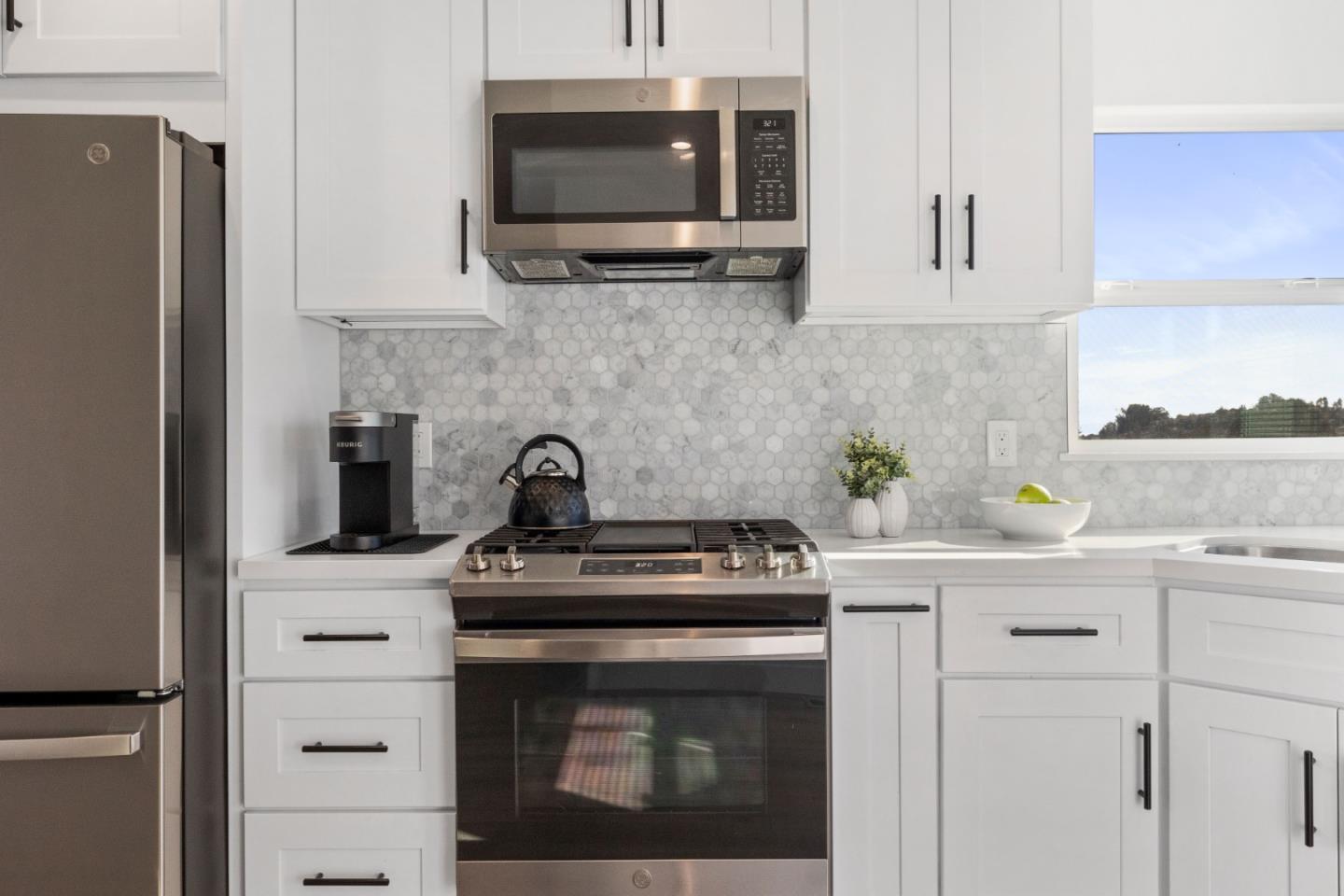 Detail Gallery Image 13 of 45 For 19087 Mayberry Dr, Castro Valley,  CA 94546 - 3 Beds | 2 Baths