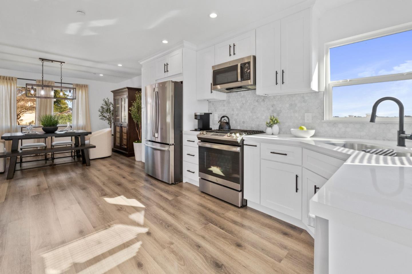 Detail Gallery Image 14 of 45 For 19087 Mayberry Dr, Castro Valley,  CA 94546 - 3 Beds | 2 Baths