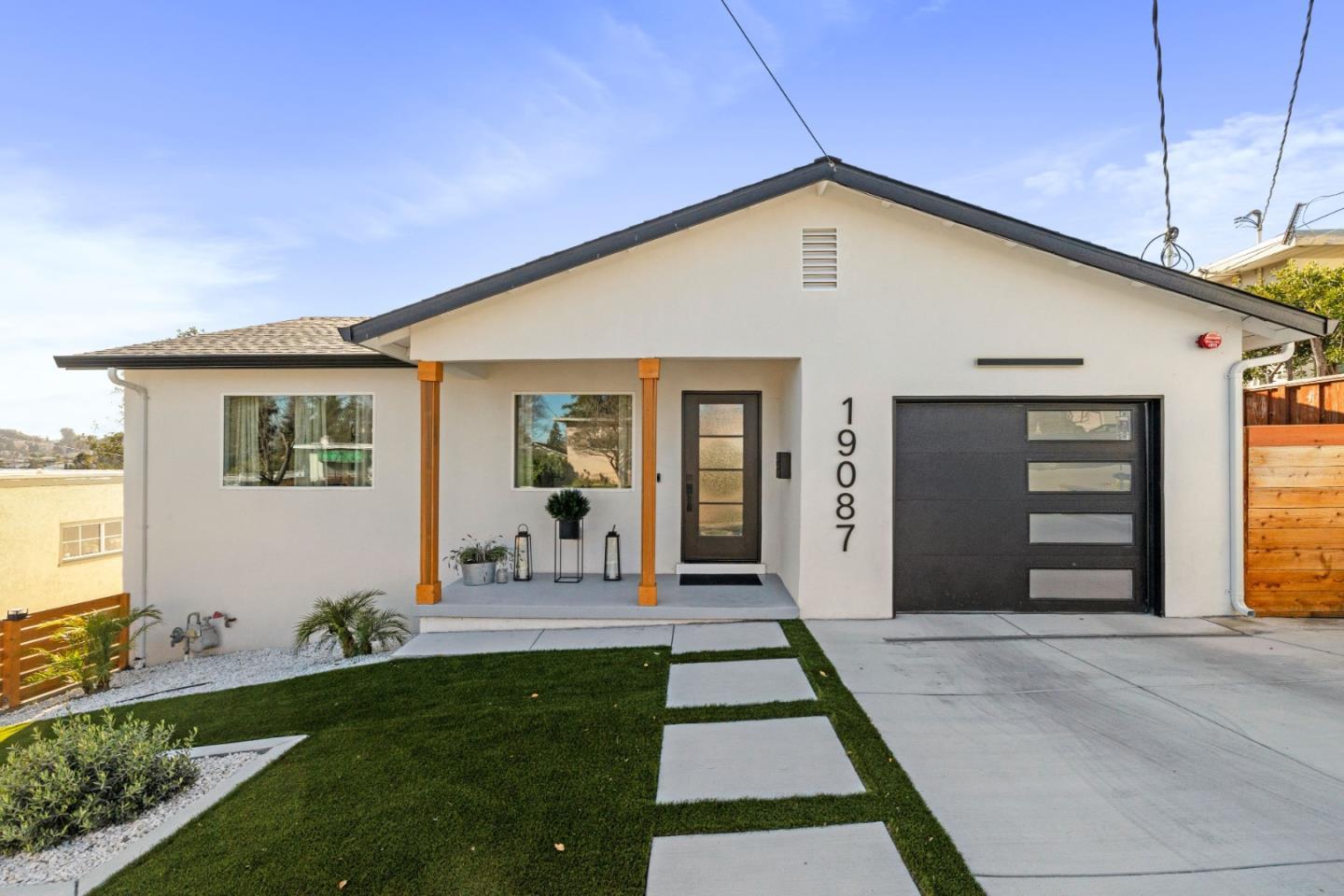 Detail Gallery Image 2 of 45 For 19087 Mayberry Dr, Castro Valley,  CA 94546 - 3 Beds | 2 Baths