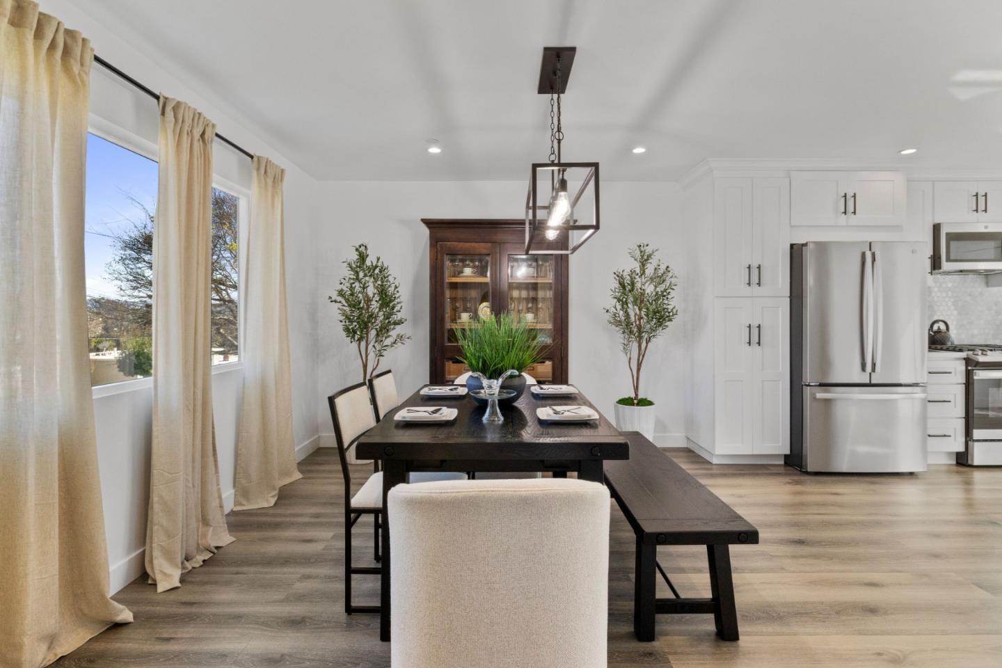 Detail Gallery Image 9 of 45 For 19087 Mayberry Dr, Castro Valley,  CA 94546 - 3 Beds | 2 Baths
