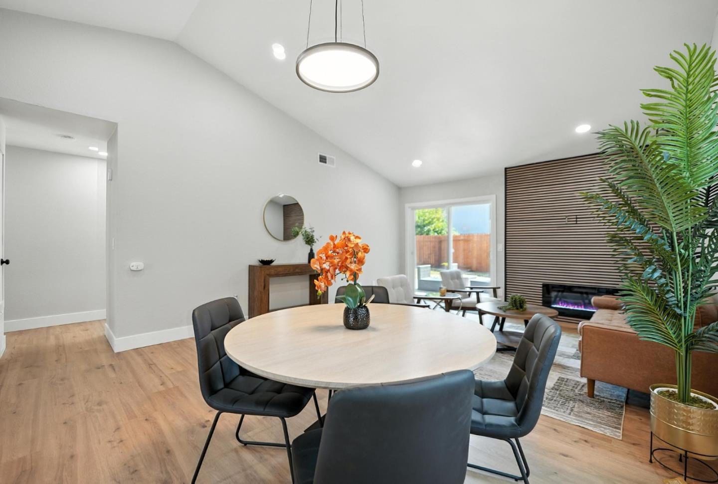 Detail Gallery Image 11 of 46 For 1190 Rio Norte Way, Sacramento,  CA 95834 - 2 Beds | 2 Baths