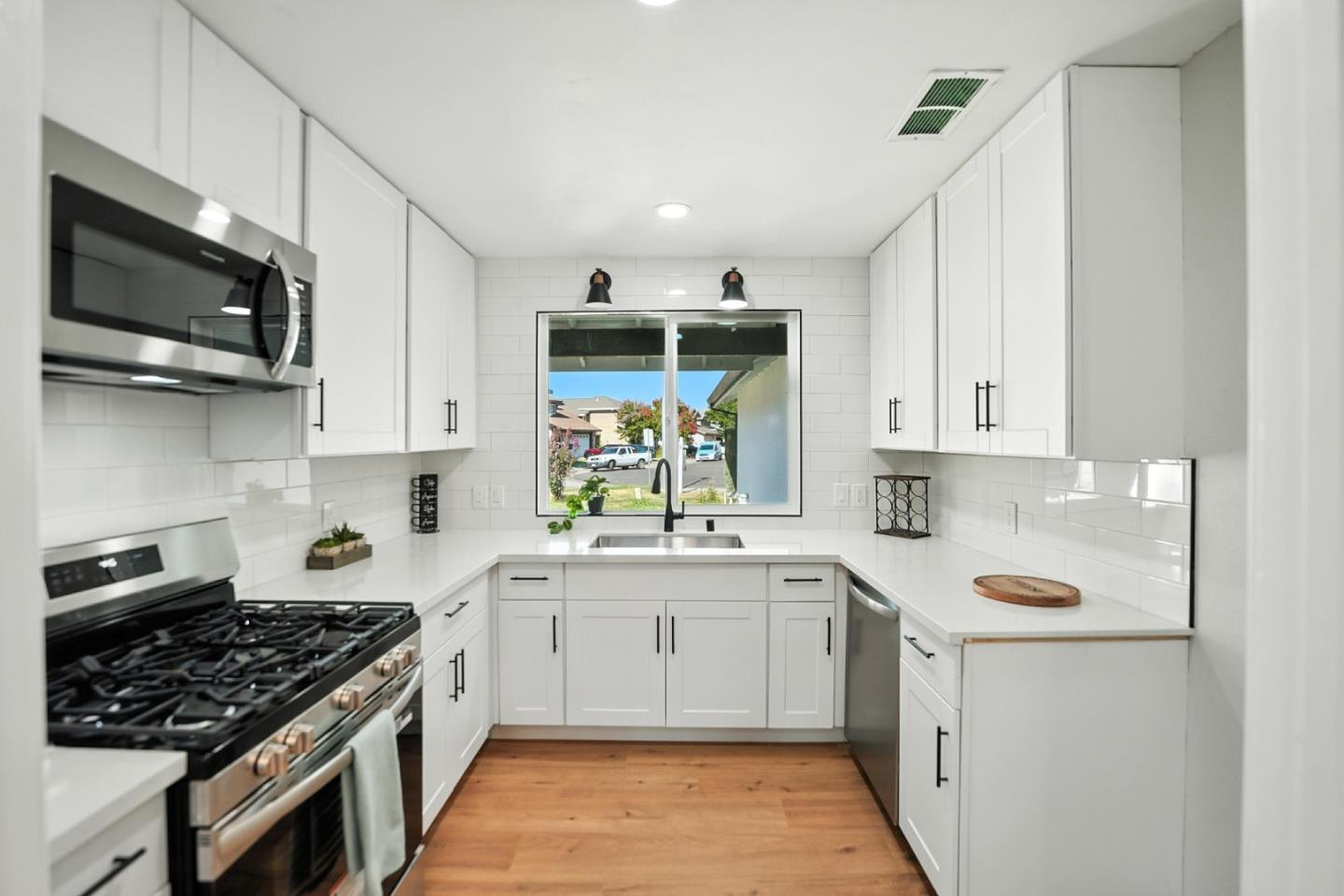 Detail Gallery Image 17 of 46 For 1190 Rio Norte Way, Sacramento,  CA 95834 - 2 Beds | 2 Baths