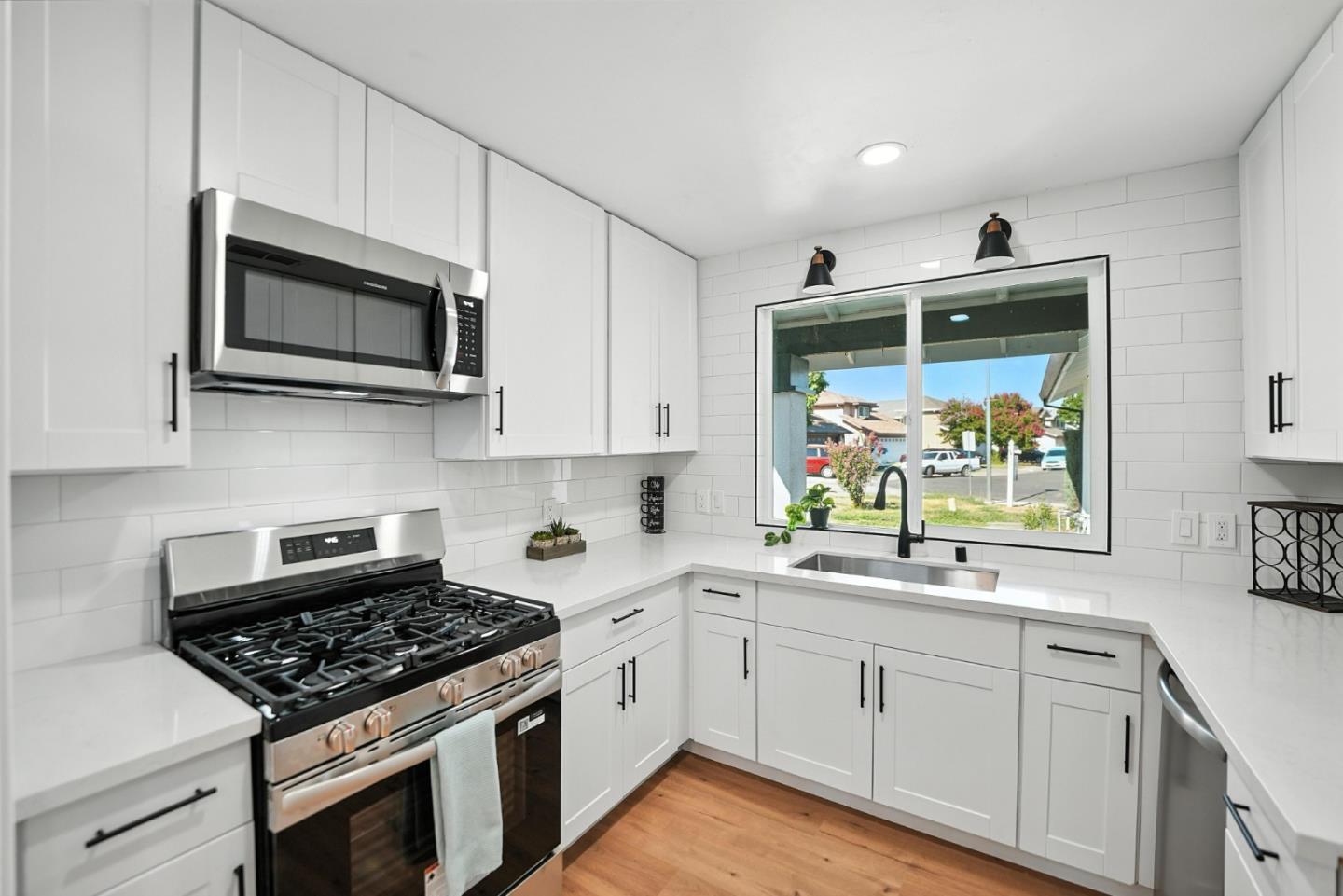 Detail Gallery Image 18 of 46 For 1190 Rio Norte Way, Sacramento,  CA 95834 - 2 Beds | 2 Baths
