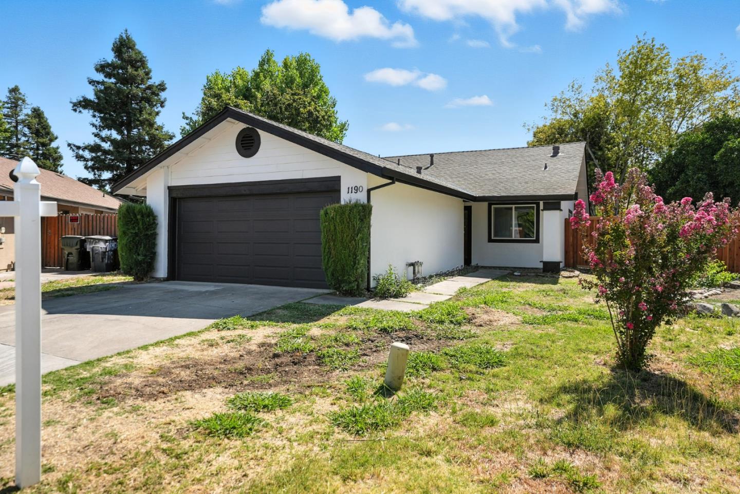 Detail Gallery Image 3 of 46 For 1190 Rio Norte Way, Sacramento,  CA 95834 - 2 Beds | 2 Baths