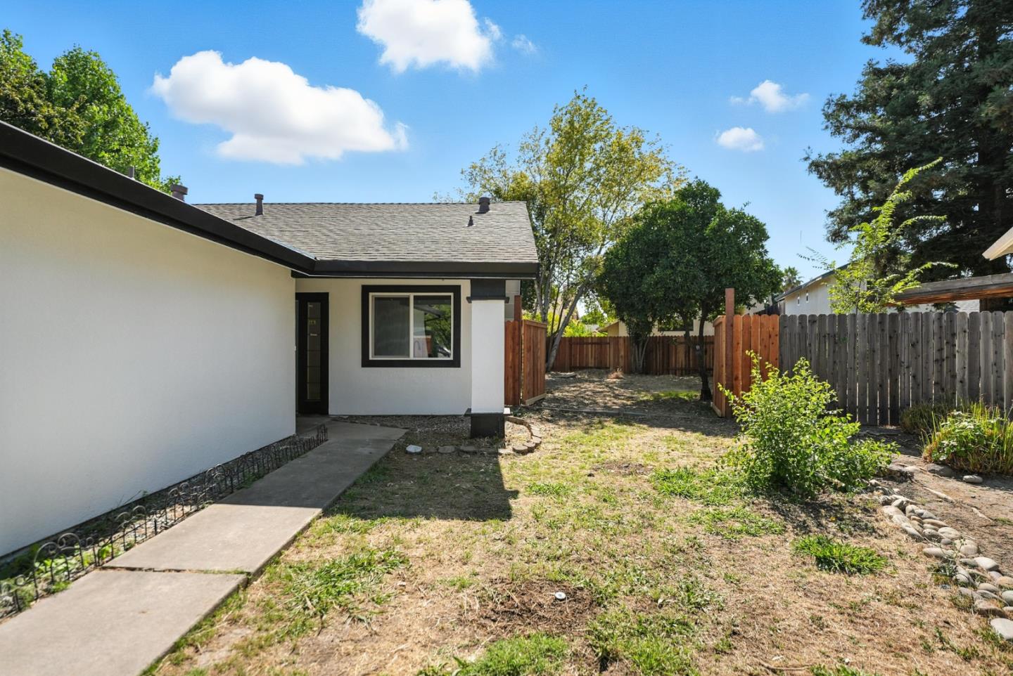 Detail Gallery Image 5 of 46 For 1190 Rio Norte Way, Sacramento,  CA 95834 - 2 Beds | 2 Baths