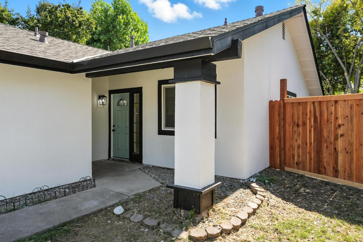 Detail Gallery Image 7 of 46 For 1190 Rio Norte Way, Sacramento,  CA 95834 - 2 Beds | 2 Baths