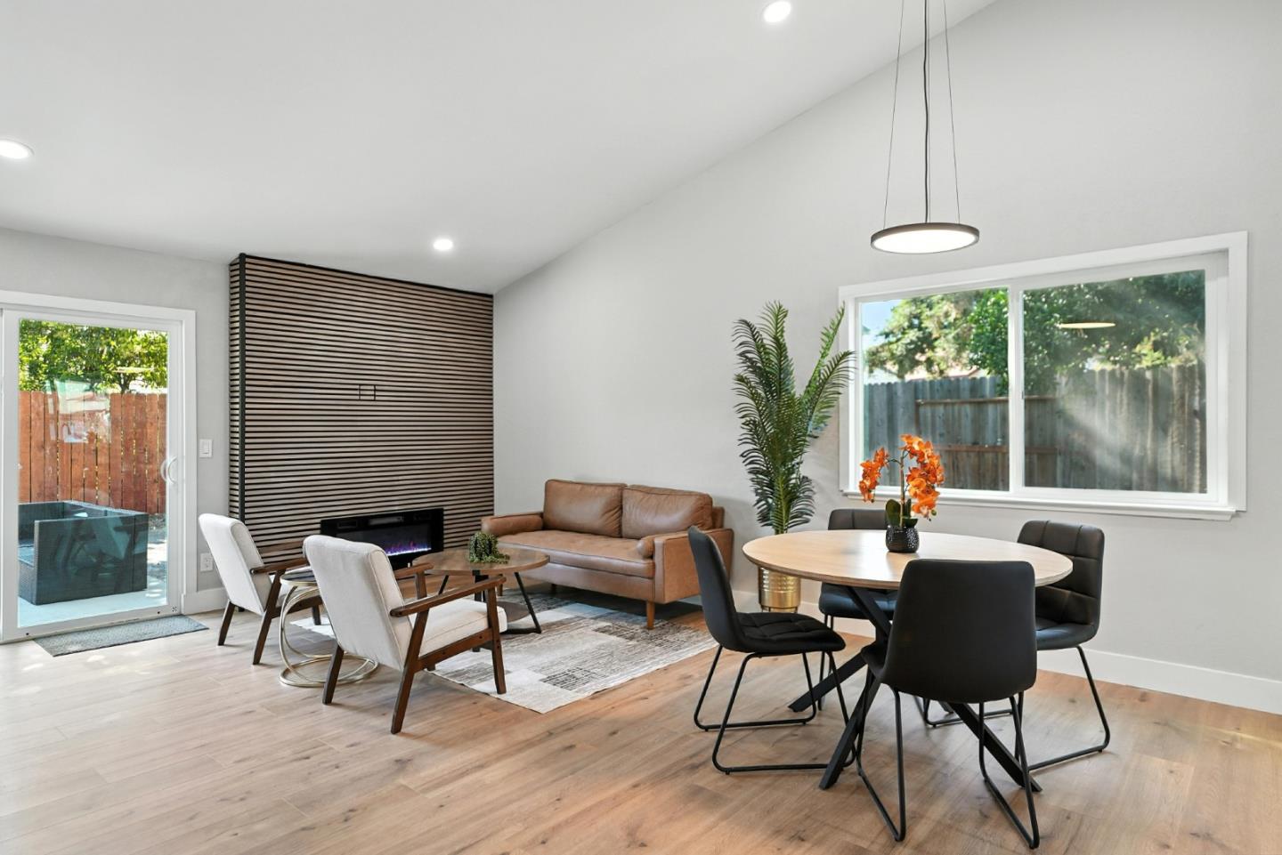 Detail Gallery Image 9 of 46 For 1190 Rio Norte Way, Sacramento,  CA 95834 - 2 Beds | 2 Baths